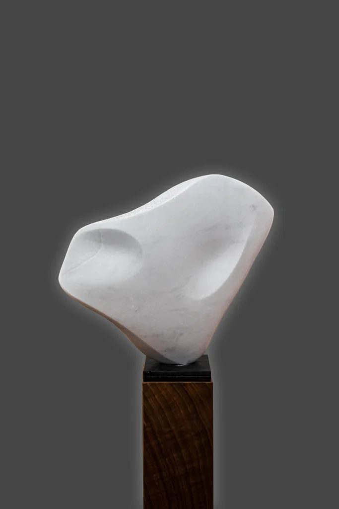 Als Welle verfliesend sich haltend, Carrara Marmor, 2025